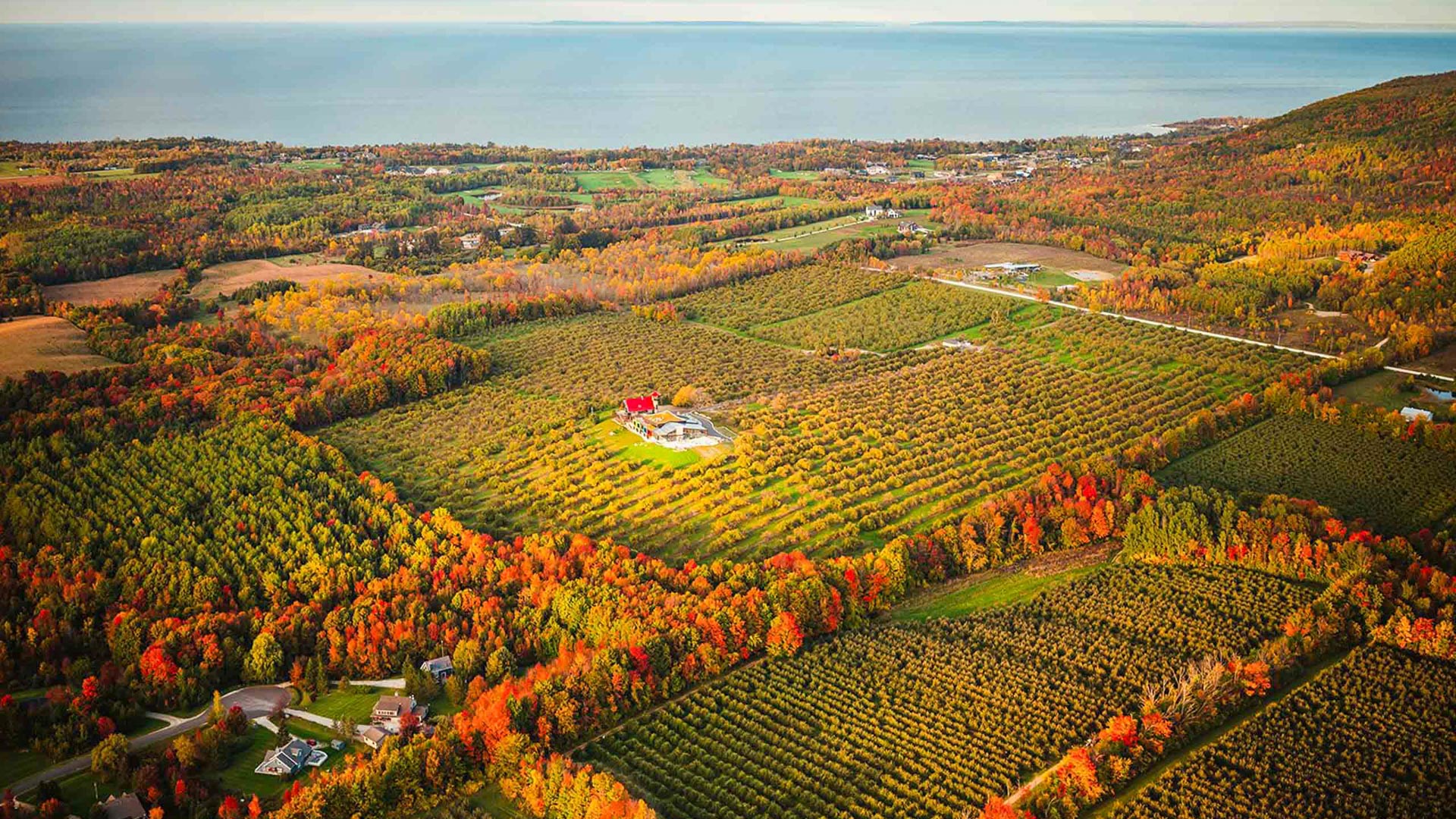 Beaver Valley Apple Country Tour | Helicopter Tours